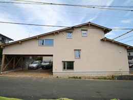 大屋根のある家