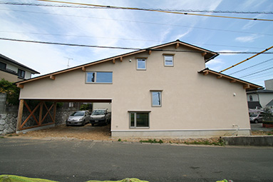 大屋根のある家