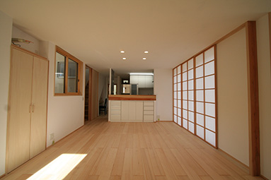 大屋根のある家